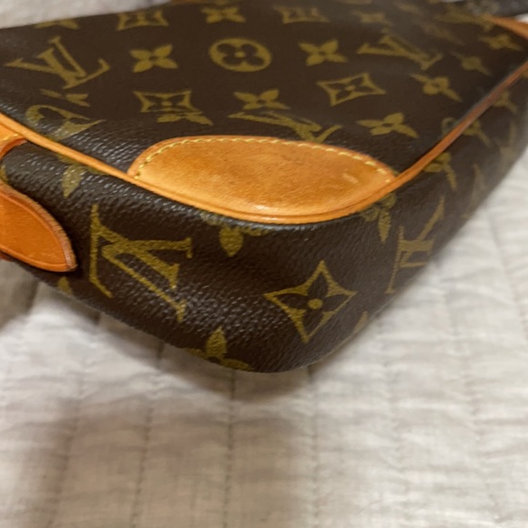Vintage Louis Vuitton large wristlet - Picture 5 of 16